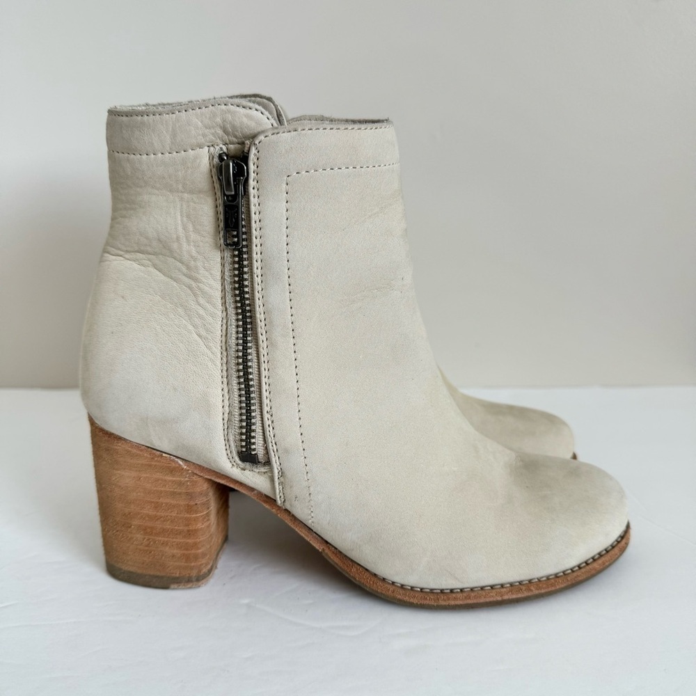 Frye Addie double zip ivory nubuck bootie size 7.5 - Picture 3 of 14